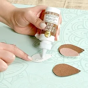 Aleene's15594 Leather & Suede Glue 4oz - Leather and Suede Project