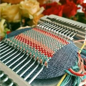 Small Loom Speedweve Type Weave Tool,darning Loom Quickly Mini Mending Convenient Darning Loom for Mending Jeans Socks Clothes Loom Machine Makes Beautiful Stitching DIY Weaving Arts (14 Hooks) - sewing tool