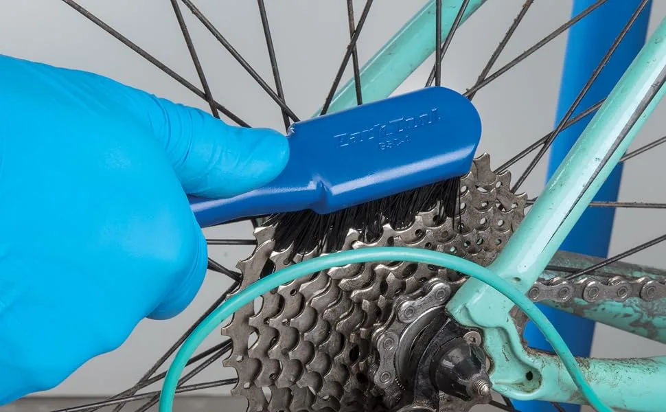 Tool Park GSC-4 Cassette Clean Brush, Blue - Park Tool GSC-4 cleaning a bicycle cassette