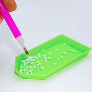 Sorting Trays,100 Pieces Plastic Bead Sorting Trays Diamond Rhinestone Tray Diamond Painting Tray Cross Stitch Nail Art Tray Sorting Storage Plates Tray for Craft and DIY Needs (Green) - Plastic White Triangle Sorting Trays Triangle Beads Plate Painting Pigment Tray Plastic Art Storage