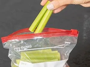 Amazon Basics Slider Quart Food Storage Bags, 120 Count (Previously Solimo) Quart (120 Count) - product information 2
