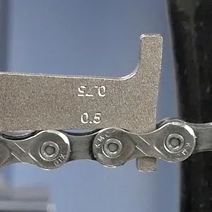 Park Tool CC-3.2 Chain Wear Indicator Tool 1 Silver - Bicycle chain with zero percent wear as measured by Park Tool CC-3.2 Chain Checker