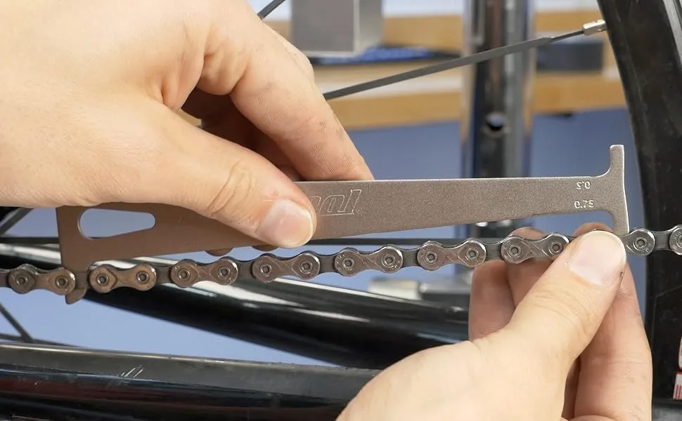 Park Tool CC-3.2 Chain Wear Indicator Tool 1 Silver - Park Tool CC-3.2 Bicycle Chain Checker in use