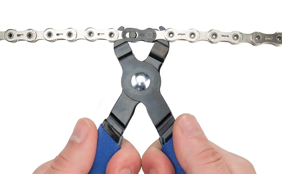 Park Tool Master Link Pliers MLP-1.2 1 Blue/Black - Park Tool MLP-1.2 masterlink pliers in use