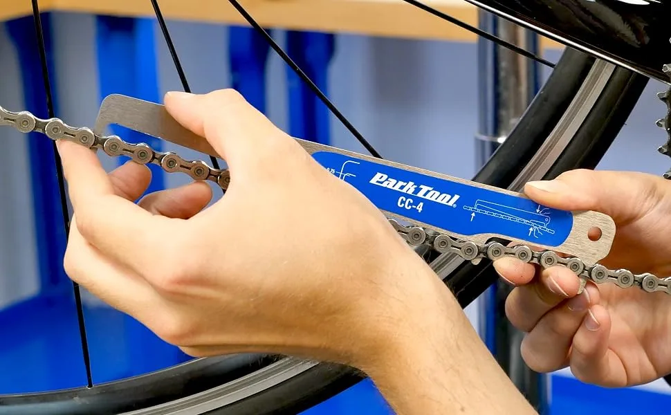 CC-4 - Chain Wear Indicator - Park Tool CC-4 Bicycle Chain Checker in use