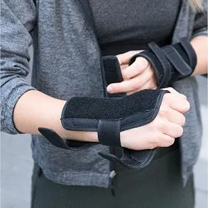 ELOS Wrist Guards with Palm Protection Pads. Protective Gear for Skateboarding/Longboarding/Roller Blading/Inline Skating. for Adults and Kids. Medium - Ease of use