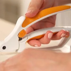 Fiskars Fabric, Easy Action 8 Inch Titanium Scissors, Orange/White - product information 3