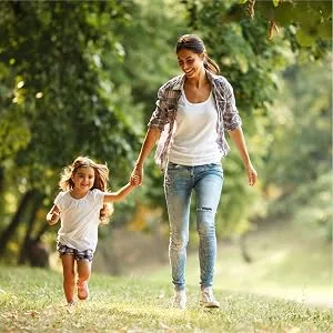 Carlyle Vitamin E Plus Mixed Tocopherols | 1000 IU (671mg) | 150 Softgels | Non-GMO and Gluten Free Formula | Naturally Sourced Vitamin E Supplement - Mom and daughter