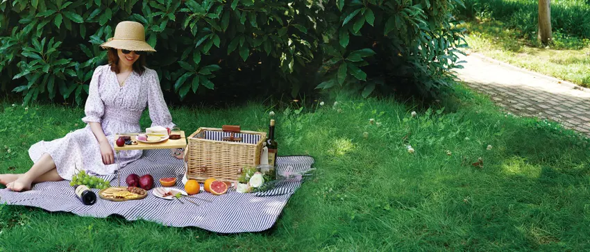 WILLOW WEAVE Picnic Blankets Washable | Beach Mat Sand Free Waterproof | Camping Blankets | Emergency Blankets | Picnic Baskets Accessories with Waterproof Backing and Shoulder Strap - Leaf - WILLOW WEAVE wicker picnic baskets