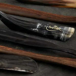 Saphir Medaille d'Or Renovator  All-Purpose Leather Shoe Cleaner & Conditioner Mink-oil - shoe horns