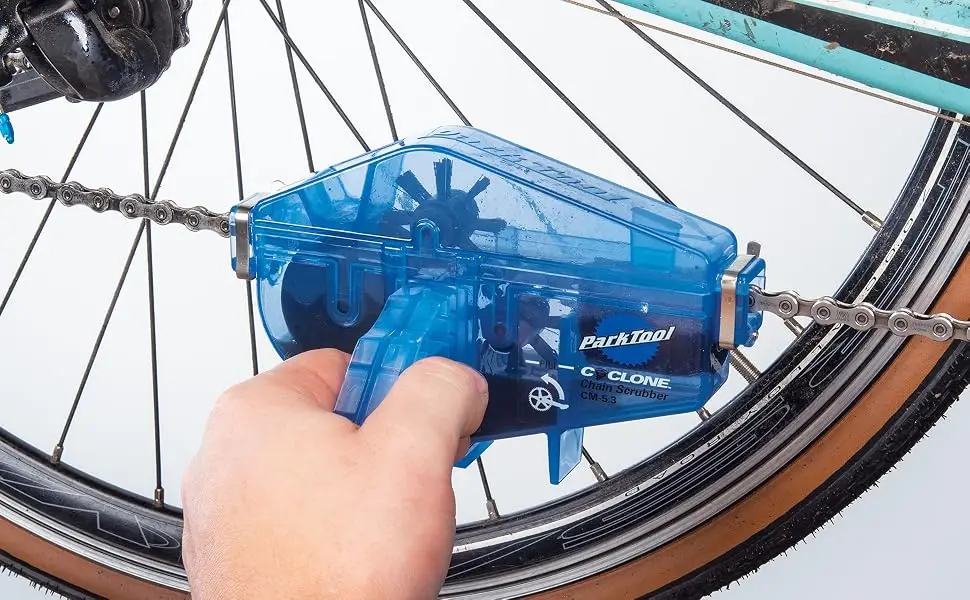CM-5.3 - Cyclone Chain Scrubber Single - Park Tool chain cleaner scrubbing a road bike chain