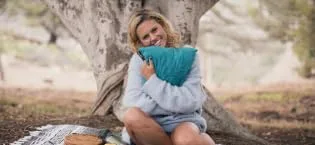 Wise Owl Outfitters Camping Hammock - Portable Hammock, Camping Accessories Single or Double Hammock for Outdoor, Indoor w/Tree Straps Black & Grey Large - Woman with pillow