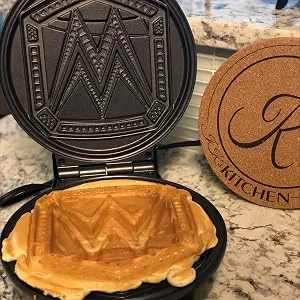 Uncanny Brands WWE Championship Belt Waffle Maker- Start Your Breakfast Like A Champion- Waffle Iron - WWE WAFFLE MAKER