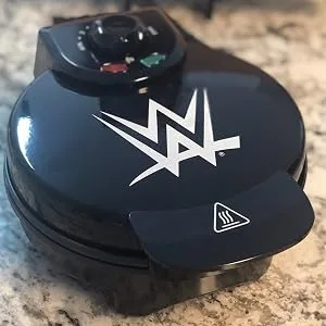 Uncanny Brands WWE Championship Belt Waffle Maker- Start Your Breakfast Like A Champion- Waffle Iron - WWE WAFFLE MAKER