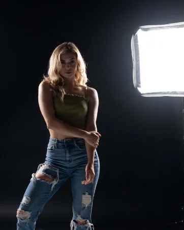 Fovitec 7'6" Spring Cushioned Collapsible Background Stand Kit with Clip for Pop Up Backdrops, Chroma Key Green Screens, and Foldable Disc Reflectors classic - perfect lighting