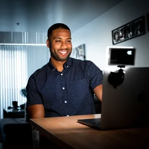 Lume Cube Video Conference Lighting Kit | Live Streaming, Video Conferencing, Remote Working | Lighting Accessory for Laptop, Adjustable Brightness and Color Temperature, Computer Mount Included - Male webcam light