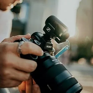 Sennheiser Professional MKE 200 Directional On-Camera Microphone with 3.5mm TRS and TRRS Connectors for DSLR, Mirrorless & Mobile,Auxiliary - MKE 200