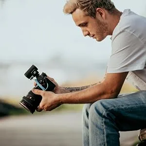 Sennheiser Professional MKE 200 Directional On-Camera Microphone with 3.5mm TRS and TRRS Connectors for DSLR, Mirrorless & Mobile,Auxiliary - MKE 200