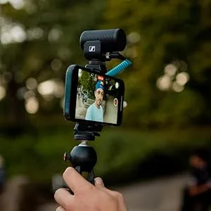 Sennheiser Professional MKE 200 Directional On-Camera Microphone with 3.5mm TRS and TRRS Connectors for DSLR, Mirrorless & Mobile,Auxiliary - mke600 microphone