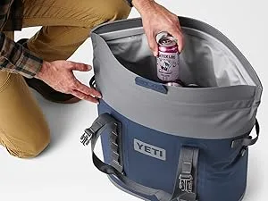 YETI Hopper Flip 8 Portable Soft Cooler Nordic Purple - Wide opening