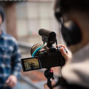Sennheiser Professional MKE 400 Directional On-Camera Shotgun Microphone with 3.5mm TRS and TRRS Connectors for DSLR, Mirrorless & Mobile , Connects with Auxiliary - MKE 400