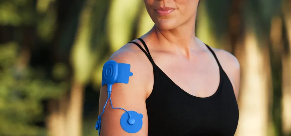 RecoveryTherm Back - Hot Vibration Back and Core Wrap for Athletes - Advanced Hot Vibration for Back Pain Relief Wrap with Cryothermal Technology - One Size Fits All - Powerdot - blue - lifestyle