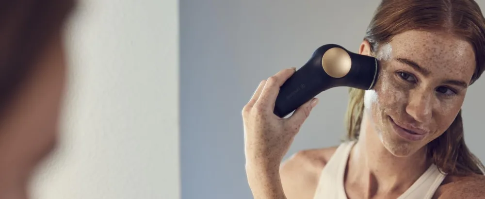 RecoveryTherm Back - Hot Vibration Back and Core Wrap for Athletes - Advanced Hot Vibration for Back Pain Relief Wrap with Cryothermal Technology - One Size Fits All - TheraFace Lifestyle