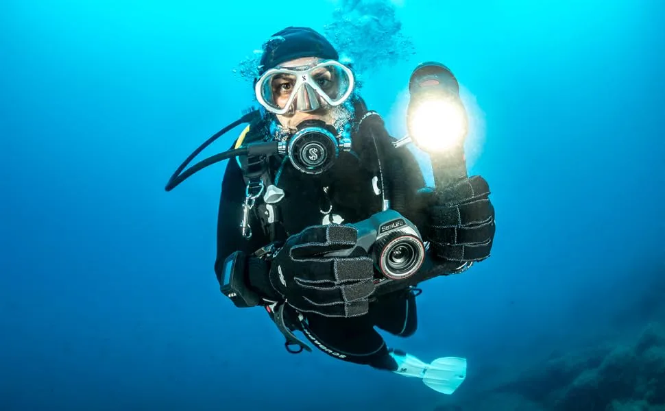 Sea Dragon Duo 6000F Set - Diver with Sea Dragon Light