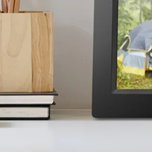 Aluratek 10" LCD Digital Photo Frame w/4GB Built-In Mem & USB SD/SDHC Support (ADMPF310F) Black 10" (w/ Built-in Memory) - Close up of frame