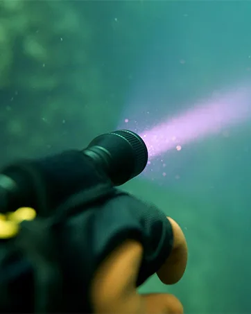 ORCATORCH D550 Scuba Dive Light, 1000 Lumens Super Bright Underwater Diving Flashlight with 3 Modes, IP68 Waterproof Night Dive Torch 150 Meters Submersible Light - ORCATORCH D550 Dive Light