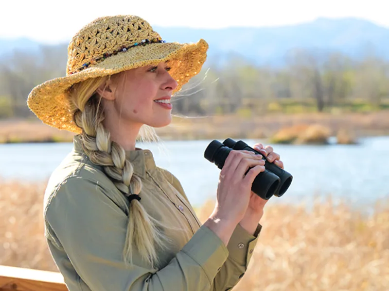 NIKON PROSTAFF P7 10X42 - woman