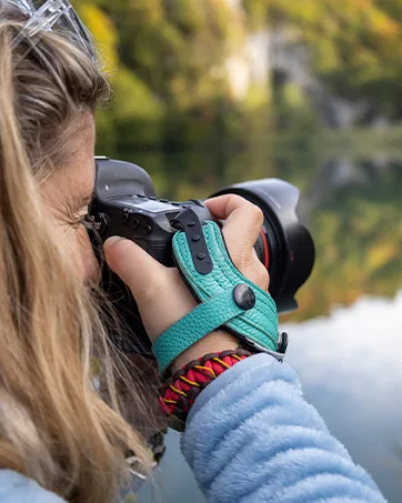 SPIDER HOLSTER  SpiderPro Mirrorless Single Camera System v2 for Carrying ONE Professional Camera and Heavy Gear Featuring Belt with Built-In Self-Locking Camera Holster for Quick-Draw Camera Access Single Mirrorless - Spider Holster Ambassador Photo