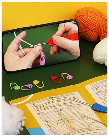 SOCNITC Beginner Crochet Kit Crochet Animal Kit and Knitting Starter Kit with Instruction tutorials and Video tutorials Peasy Yarn Hook Needle Accessories for Beginners and Lovers DIY Fox - Crochet Kit