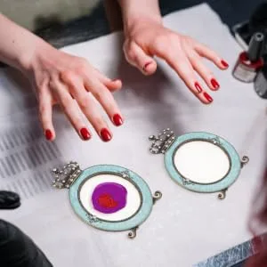  FOYTOKI Nail Art Palette Display Stand Elegant Paint Tray for Nail Art - product information 3