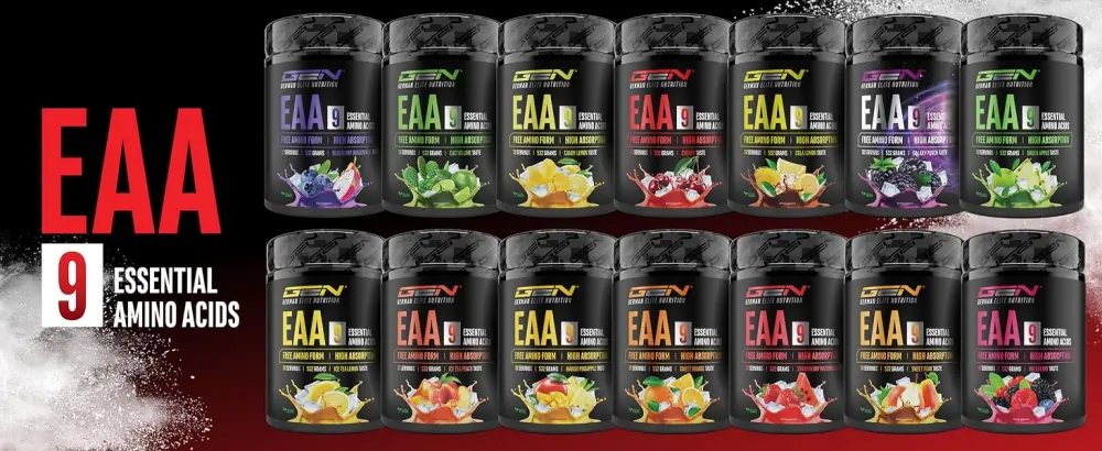  GEN GERMAN ELITE NUTRITION EAA powder 532g (38 servings) - The 9 essential amino acids incl. histidine & BCAA - Human Code formula - Very good solubilit - Texte visible : « EAA ». Une rangée de bouteilles ou de contenants noirs avec des étiquettes colorées semble être un présentoir de gamme de produits avec une marque cohérente.