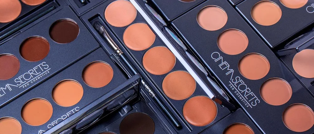 Cinema Secrets Pro Cosmetics Ultimate Corrector 605-61 - multi palettes