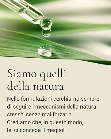 Super Pineapple 2 x 300ml cans Sugar - Le texte se lit comme suit : « Siamo quelli della natura », suivi de « Nelle formulazioni cerchiamo sempre di seguire i meccanismi della natura ». Images teintées de vert montrant des gouttes de liquide ou des éléments naturels.
