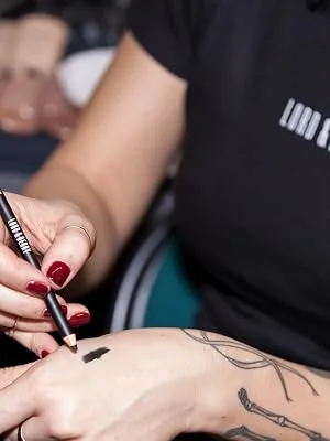 Lord & Berry LINE/SHADE Long Lasting Waterproof Blendable Wooden Eyeliner Makeup Pencil Dark Black - product information 1
