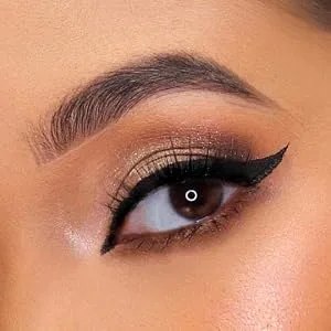 theBalm Clean and Green Brow Pow Blonde - Brow Pow Model