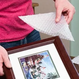 U-Haul Bubble Corners for Picture Frame and Artwork Protection - 16 Corners - 8 x 8 x 11.3 Corners - Bubble, Corner, Art, Frame, Picture, protector