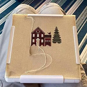 Embroidery Frame Universal Clip Frame Rectangle Plastic Embroidery Stitch Frame for Embroidery Quilting Stitch Needlepoint Silk-Painting (27.9 27.9cm) - adjustable universal clip frame