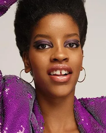 Annabelle Perfect Matte Setting Powder  Translucent  8.2 g - Annabelle cosmetics - A black woman wearing colorful purple eye makeup