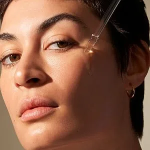 COVER FX Mattifying Drops  Shine Control Serum  Pore Minimizer for Face - Model applying shine free mattifying makeup drops
