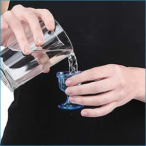 ChillEyes Colored Eye Wash Cups for Effective Eye Cleansing - with Storage Container - Eye Shaped Rim  Snug Fit (2 Pcs.) (Blue) - safe for use