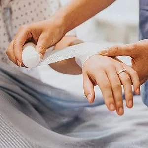Ever Ready First Aid Conforming Gauze Roll Bandage Non Sterile Box of 12-3 inch 3 - injured arm gauze wrapping