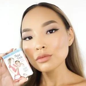 theBalm Clean and Green Powder Blush Third Date - Blush model