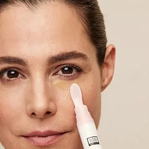 Erno Laszlo Multi-Task Eye Gel | Pressed Serum Reduces Appearance of Fine Lines  Wrinkles & Puffiness | Instantly Hydrates | 0.5 Fl Oz - Applying HT Eye Gel