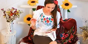 ONESHAW Embroidery Kit 141 Pcs 100 Colors Threads 6 Pcs Embroidery Hoops 2 Pcs Aida Cloth 9 Sewing Pins Cross Stitch Tools and Embroidery Starter Kit for Adults and Kids Beginners 141pcs embroidery kits - Embroidery girl