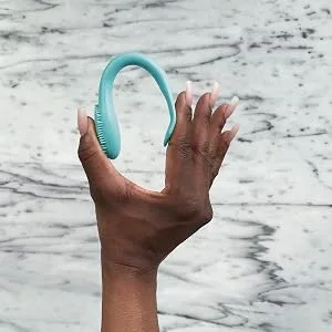 Joiful Cares 3pc Dual End Exfoliating Silicone Face Scrubber  Mask Applicator  Lip Scrub Exfoliator Brush  Easy to Clean Men & Women Face Cleansing Tool - Bent silicone brush by one hand