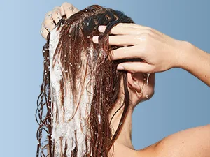 Olaplex No. 4C Bond Maintenance Clarifying Shampoo  250 milliliters - Hair Wash